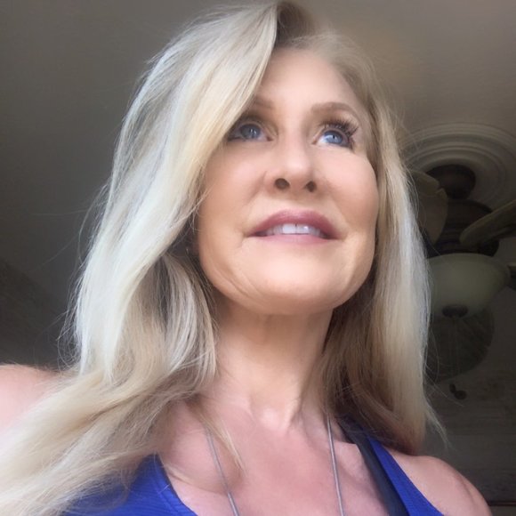 Meet your Posher, Lynda - Picture 2 of 2